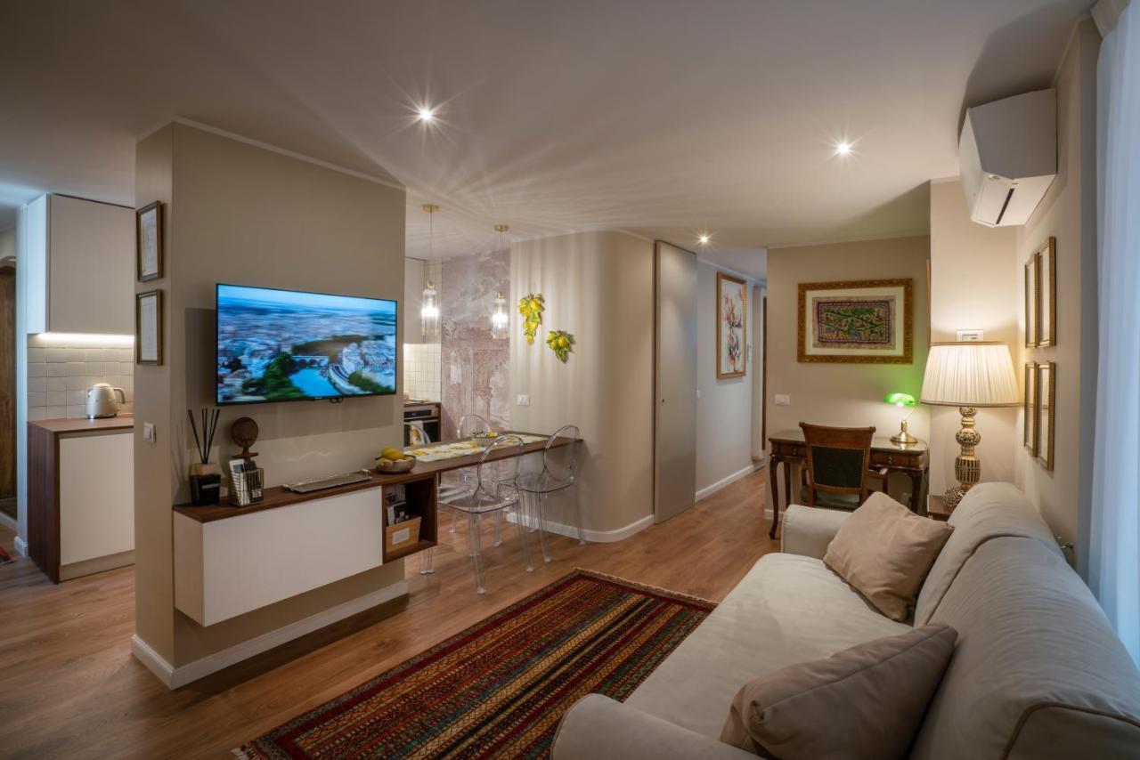 Charming Stay In Roma - Luxury Holiday Apartment Bagian luar foto
